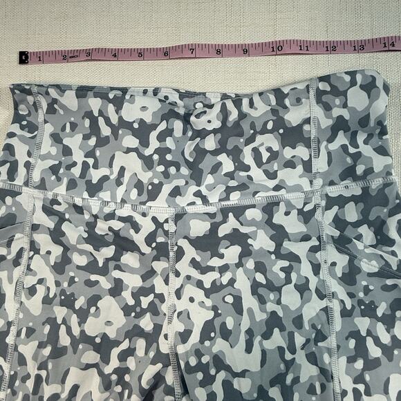 Kiava High Waist Camo Leggings M Gray Workout Capri 7/8 Length Pockets Stretch - Picture 3 of 6